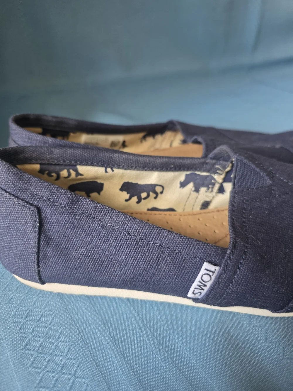 TOMS Classic Navy Canvas Slip‑On Shoes Women’s 7 Elephant Print Lining
